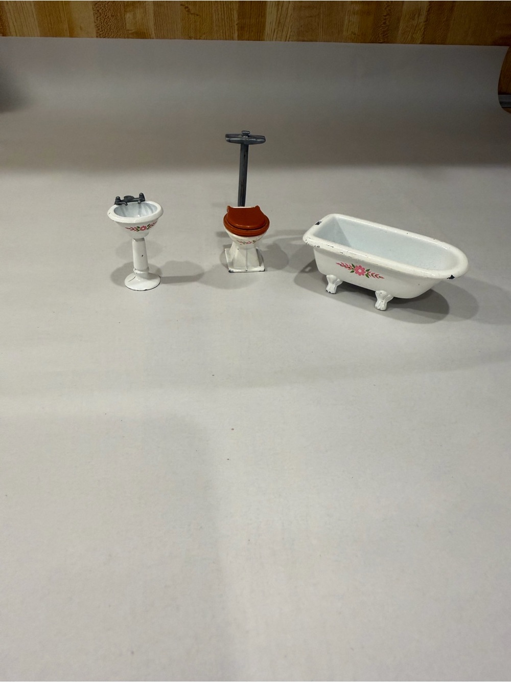 Vintage 1980 Mattel Littles Metal Dollhouse Bathroom Pieces Tub Toilet Sink